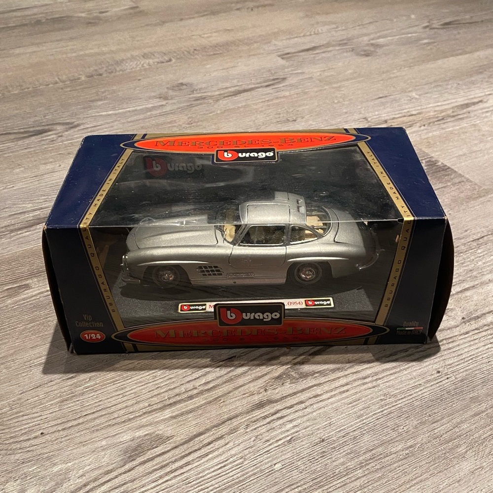 Burago 1954 Mercedes 300SL Die Cast Model 1/24 Scale Metal Car Car Silver